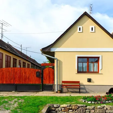 Apartament Piri Vendeghaz